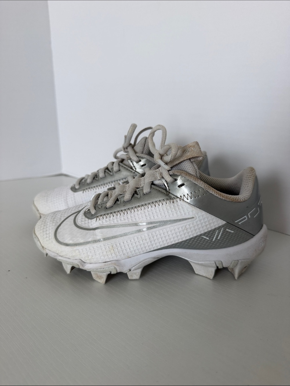 Nike White and Silver Kids Soccer Cleats VAPOR size 13